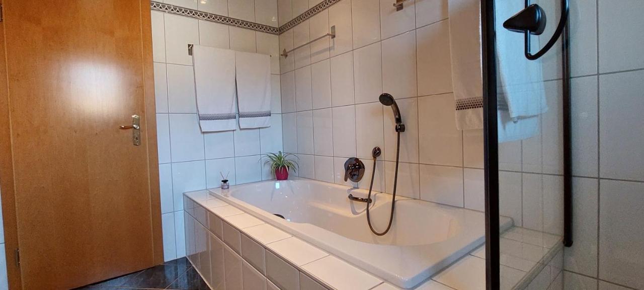 Ferienwohnung Odenwaldblick Momlingen エクステリア 写真